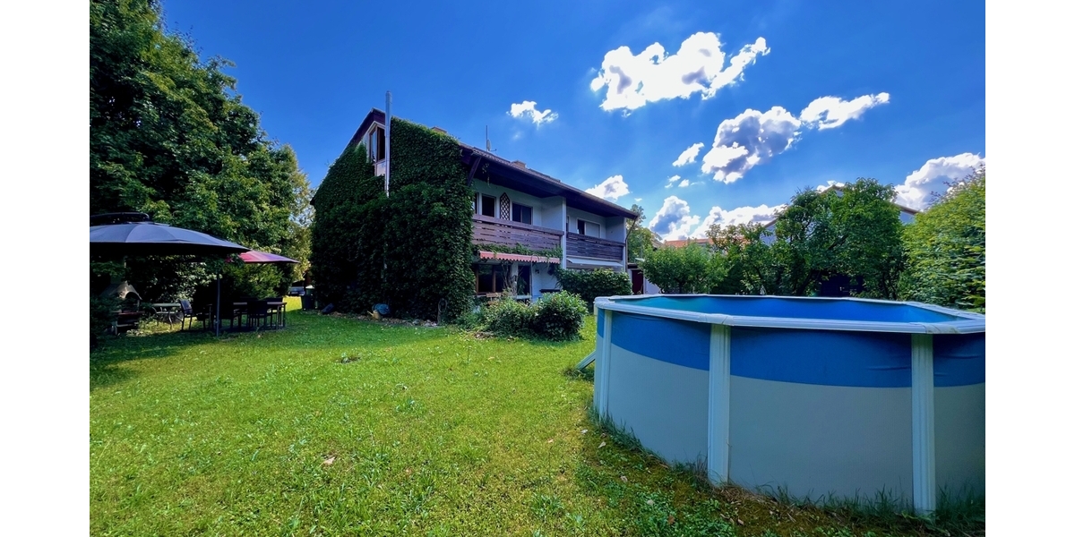 Gartenansicht mit Pool